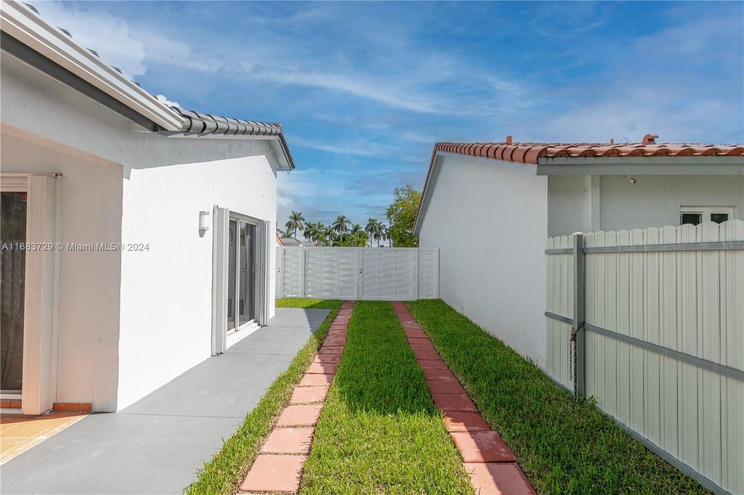 For Sale: $695,000 (3 beds, 2 baths, 1550 Square Feet)