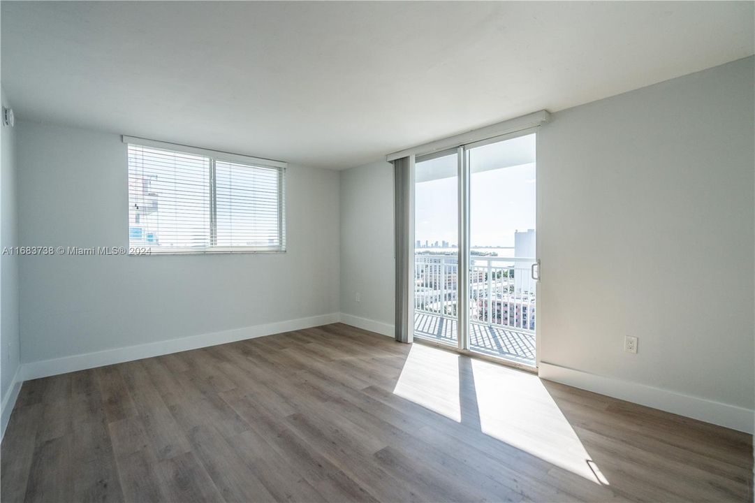 For Sale: $285,000 (1 beds, 1 baths, 532 Square Feet)