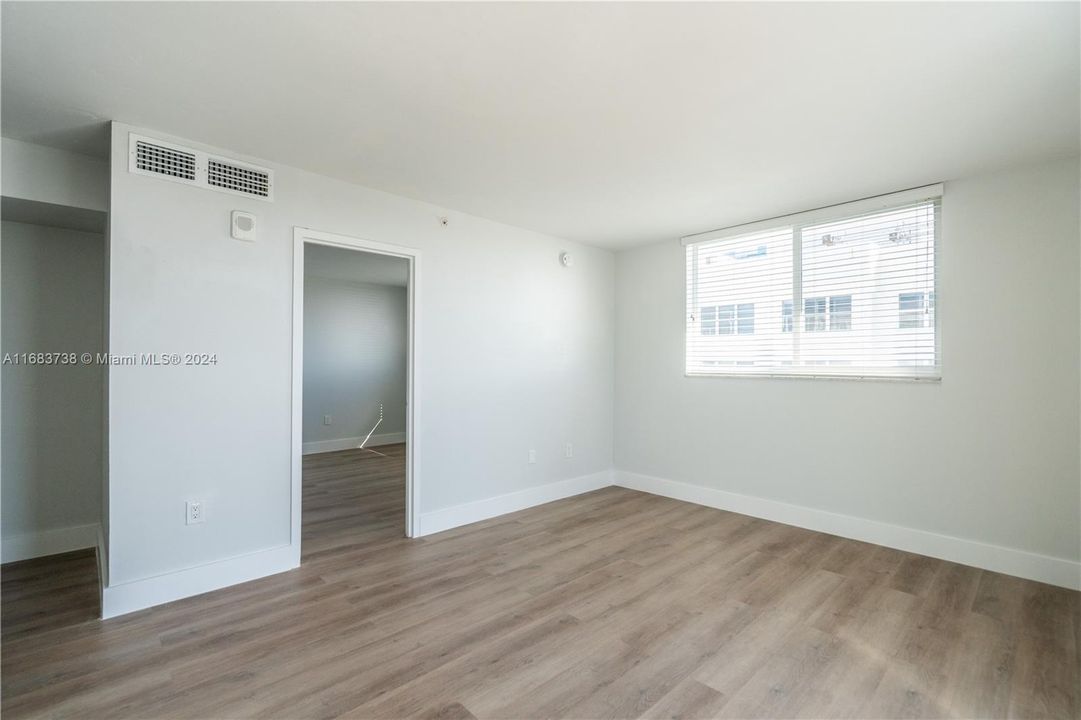 For Sale: $285,000 (1 beds, 1 baths, 532 Square Feet)