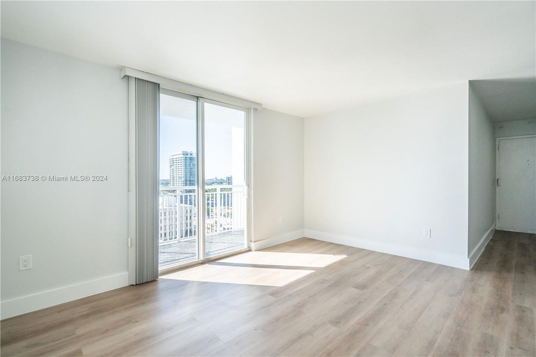 For Sale: $285,000 (1 beds, 1 baths, 532 Square Feet)