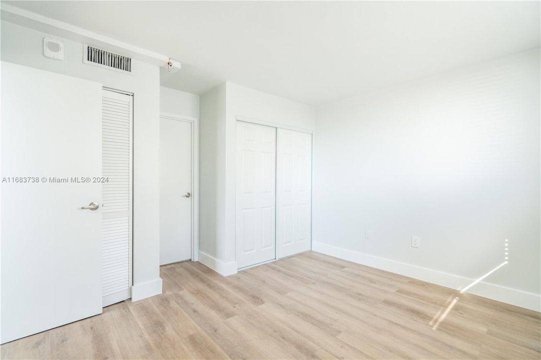 For Sale: $285,000 (1 beds, 1 baths, 532 Square Feet)