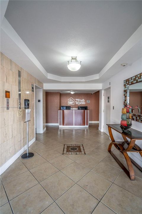 For Sale: $285,000 (1 beds, 1 baths, 532 Square Feet)