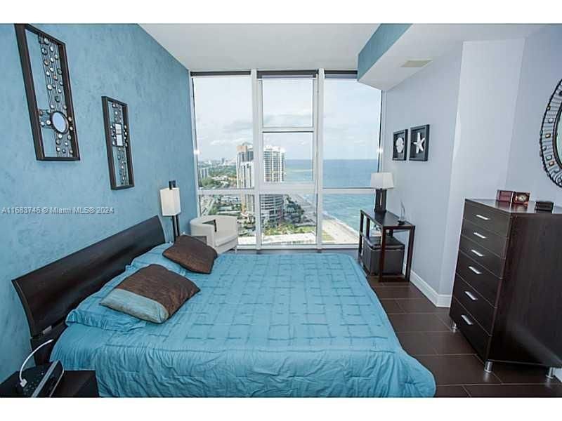 For Sale: $995,000 (1 beds, 1 baths, 958 Square Feet)