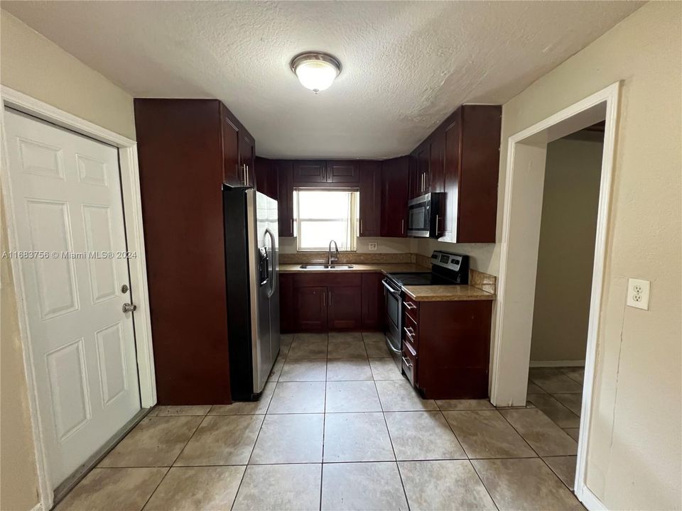 For Sale: $429,900 (3 beds, 2 baths, 1299 Square Feet)