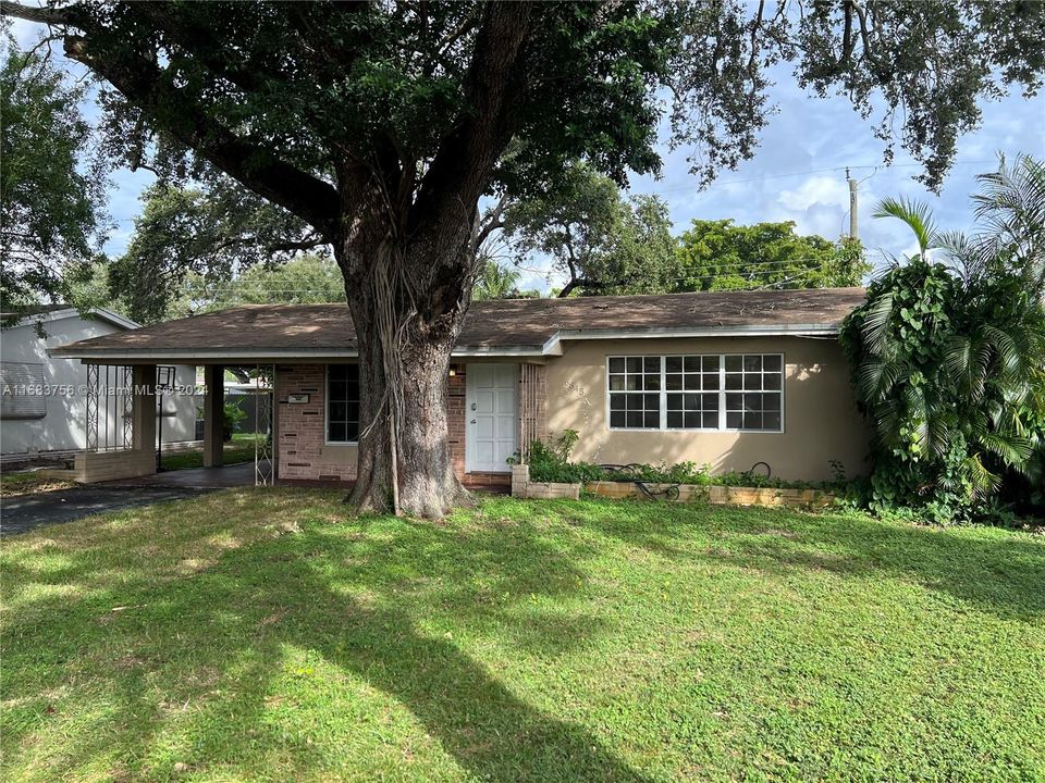 For Sale: $429,900 (3 beds, 2 baths, 1299 Square Feet)