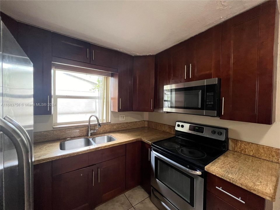 For Sale: $429,900 (3 beds, 2 baths, 1299 Square Feet)