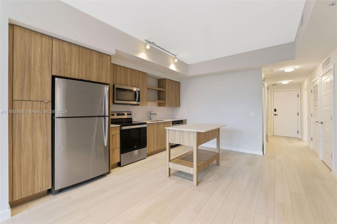 For Rent: $2,863 (1 beds, 1 baths, 1003 Square Feet)