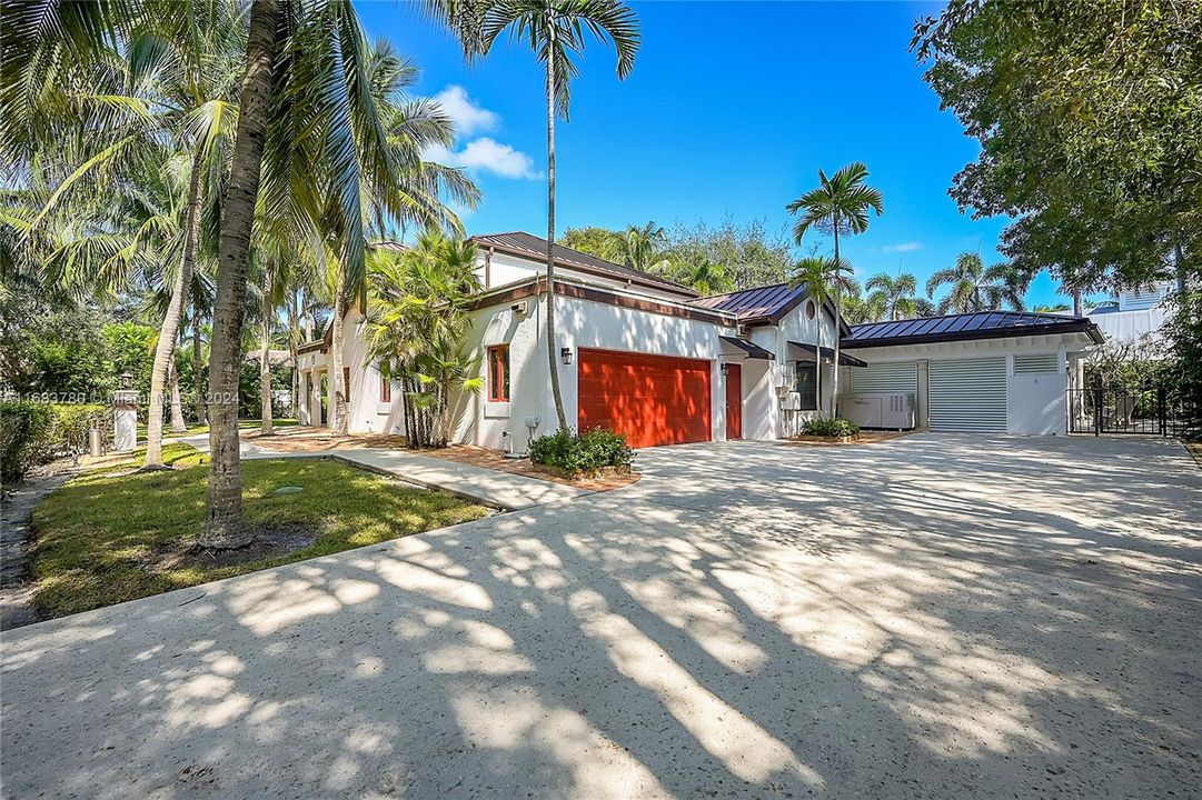 For Sale: $1,995,000 (3 beds, 2 baths, 3224 Square Feet)