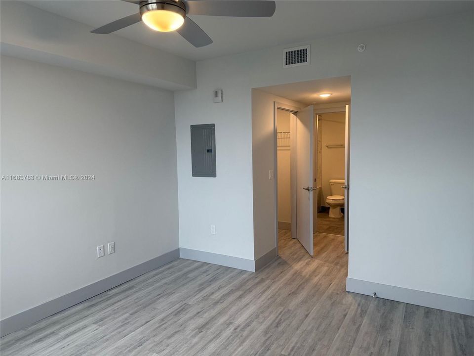 For Rent: $2,748 (2 beds, 2 baths, 1038 Square Feet)