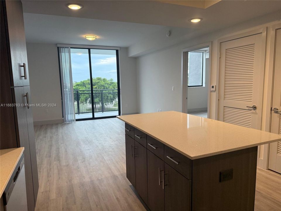 For Rent: $2,748 (2 beds, 2 baths, 1038 Square Feet)