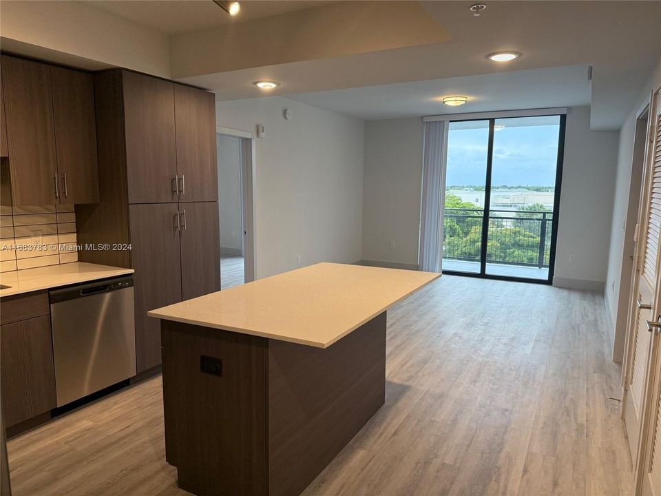 For Rent: $2,748 (2 beds, 2 baths, 1038 Square Feet)