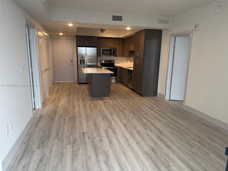 For Rent: $2,748 (2 beds, 2 baths, 1038 Square Feet)