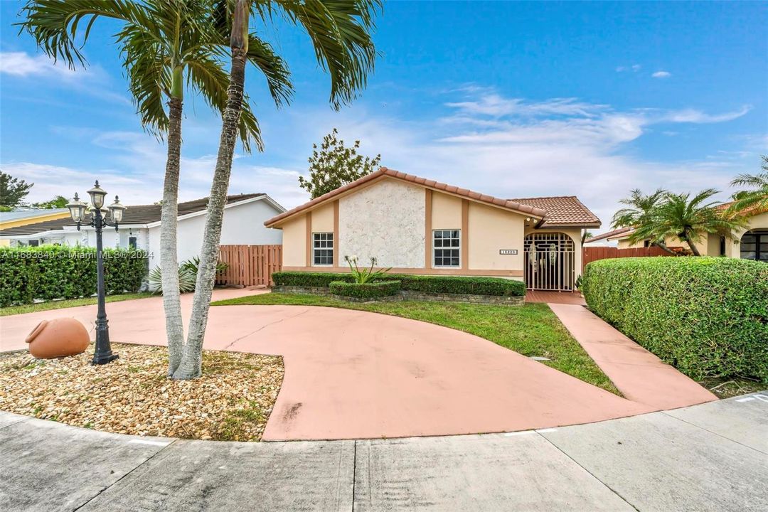 For Sale: $745,000 (4 beds, 2 baths, 2293 Square Feet)