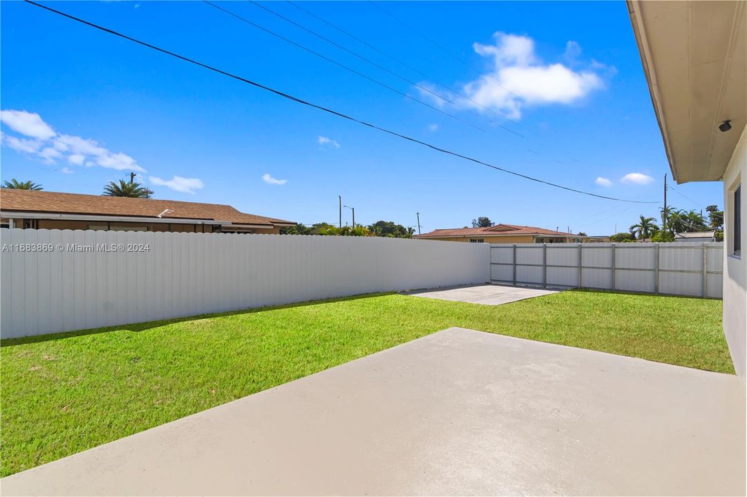 For Sale: $599,800 (4 beds, 2 baths, 1727 Square Feet)