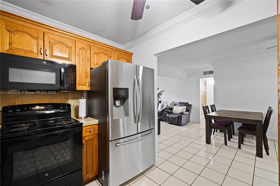 For Sale: $280,000 (3 beds, 1 baths, 952 Square Feet)