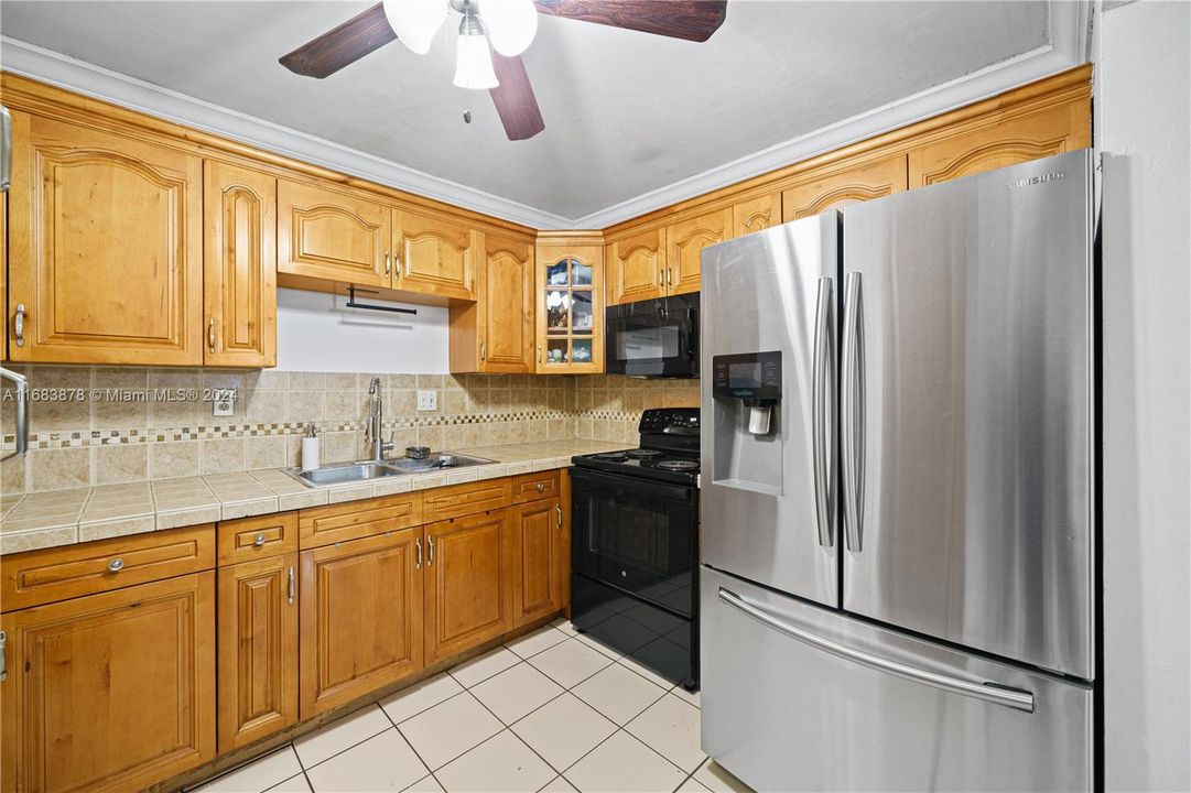 For Sale: $280,000 (3 beds, 1 baths, 952 Square Feet)