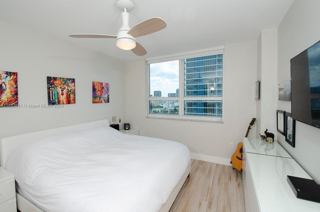 For Sale: $639,000 (2 beds, 2 baths, 1049 Square Feet)