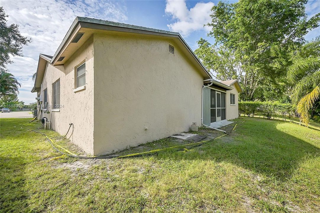 For Sale: $549,999 (3 beds, 2 baths, 1691 Square Feet)