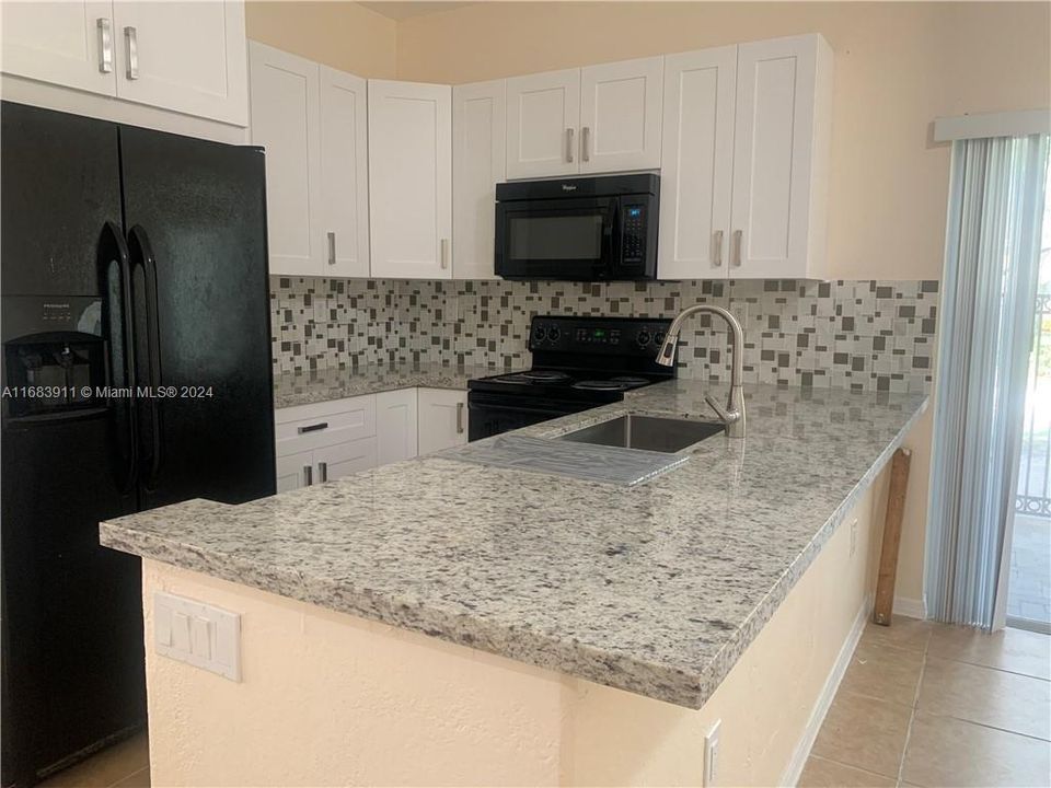 For Rent: $2,600 (3 beds, 2 baths, 1371 Square Feet)