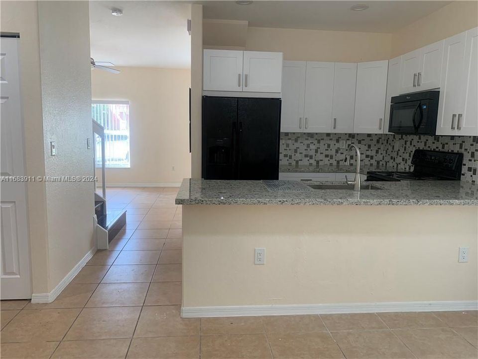 For Rent: $2,600 (3 beds, 2 baths, 1371 Square Feet)