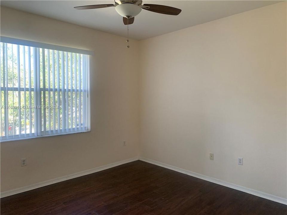 For Rent: $2,600 (3 beds, 2 baths, 1371 Square Feet)