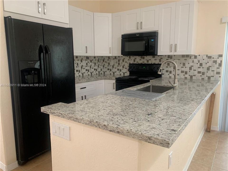 For Rent: $2,600 (3 beds, 2 baths, 1371 Square Feet)