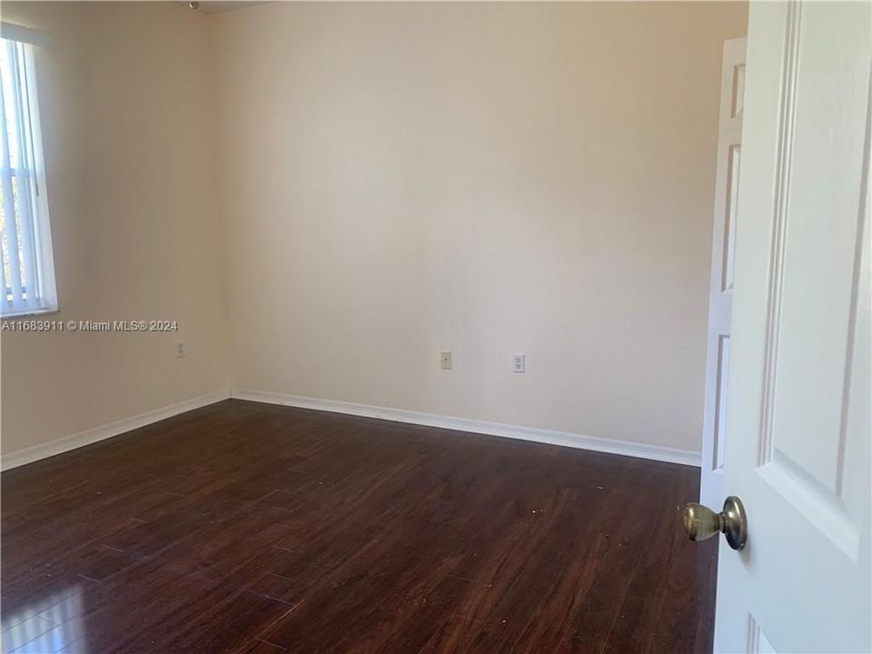 For Rent: $2,600 (3 beds, 2 baths, 1371 Square Feet)