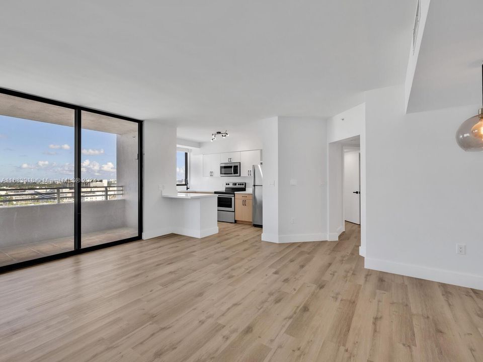 For Sale: $989,000 (2 beds, 2 baths, 1084 Square Feet)