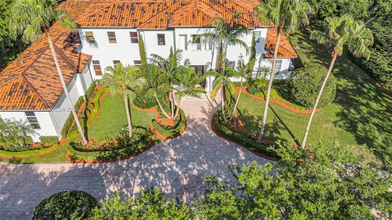 For Sale: $5,995,000 (8 beds, 8 baths, 6826 Square Feet)