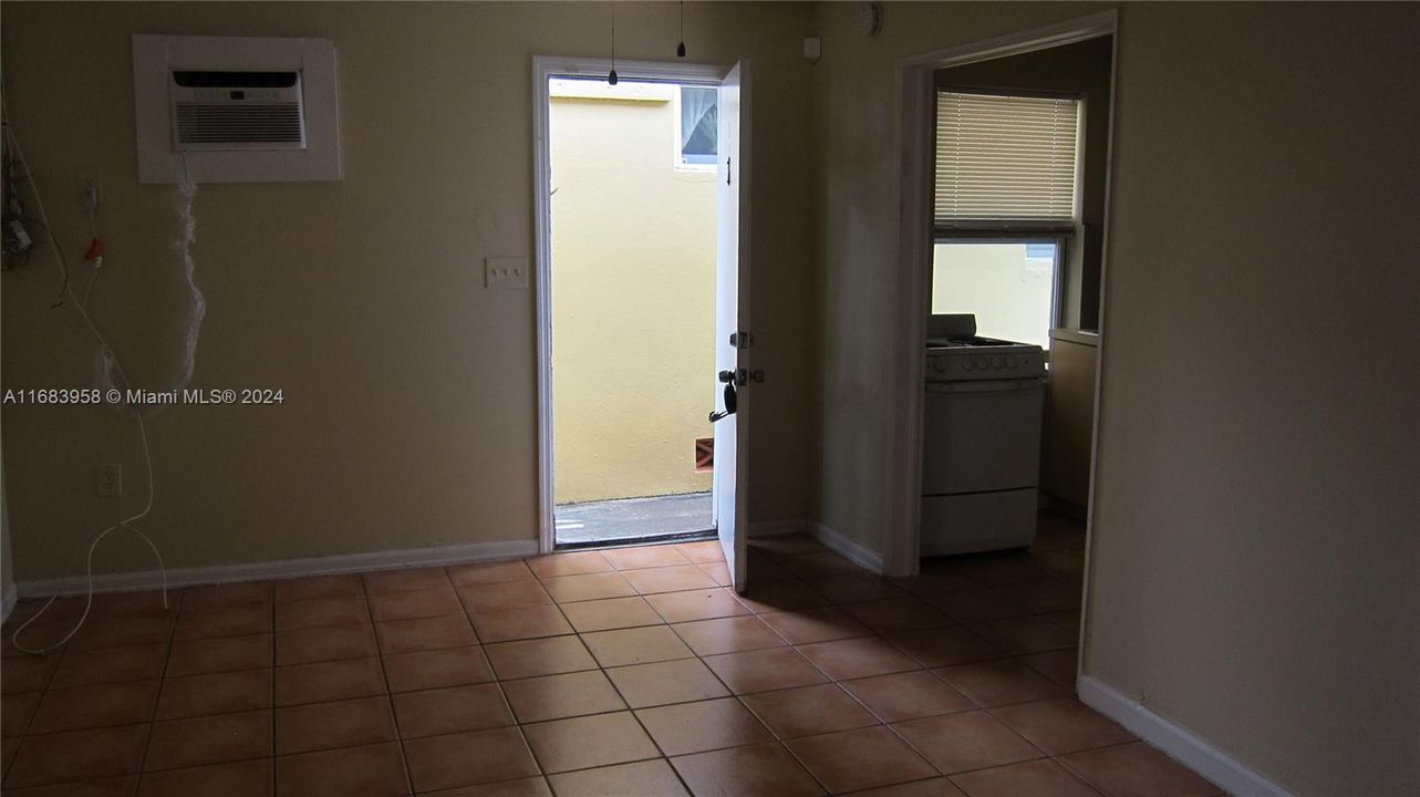 For Rent: $1,275 (0 beds, 1 baths, 375 Square Feet)