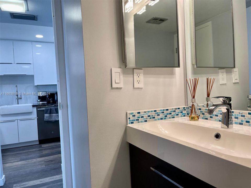 Active With Contract: $2,600 (1 beds, 1 baths, 755 Square Feet)