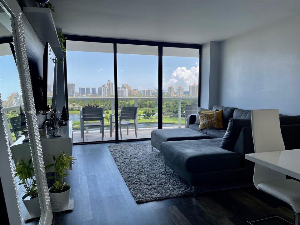 Active With Contract: $2,600 (1 beds, 1 baths, 755 Square Feet)