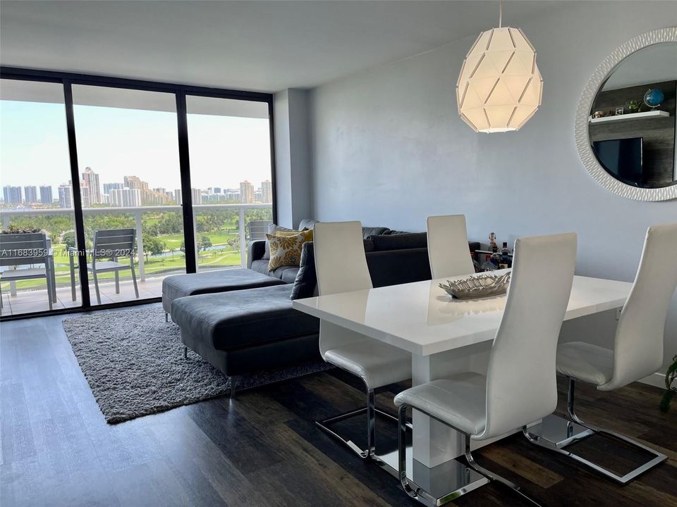 Active With Contract: $2,600 (1 beds, 1 baths, 755 Square Feet)