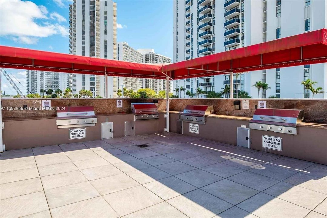 Active With Contract: $2,600 (1 beds, 1 baths, 755 Square Feet)