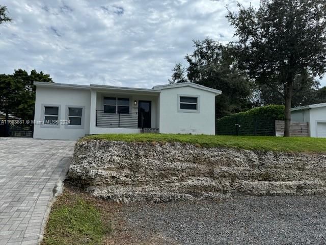 For Sale: $875,000 (3 beds, 2 baths, 1369 Square Feet)