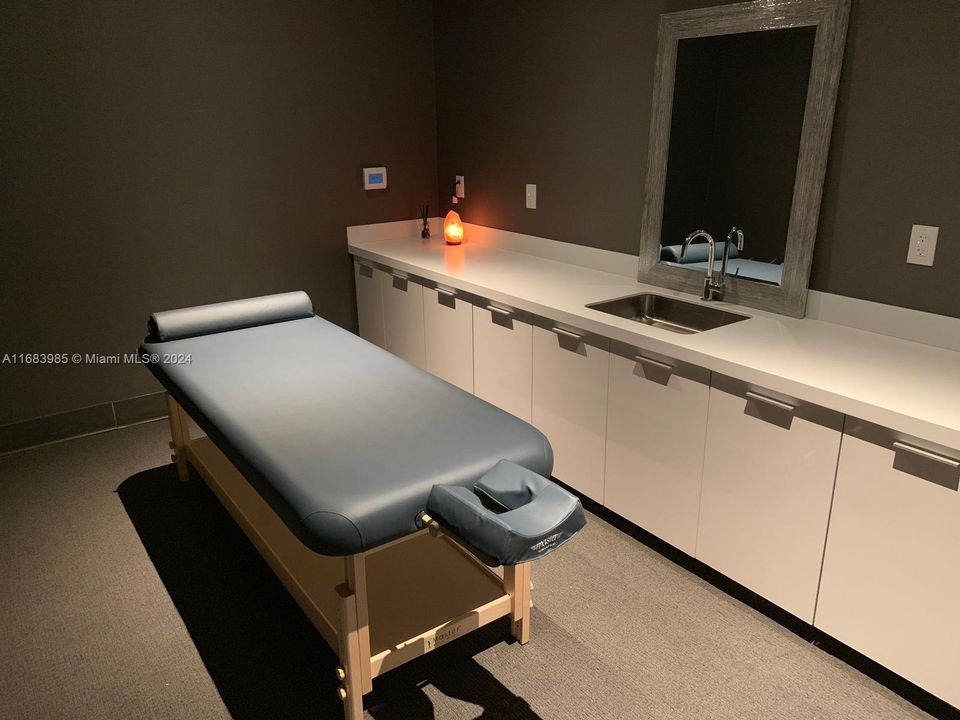 Recently Rented: $4,000 (2 beds, 2 baths, 1009 Square Feet)