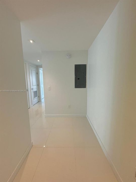 Recently Rented: $4,000 (2 beds, 2 baths, 1009 Square Feet)