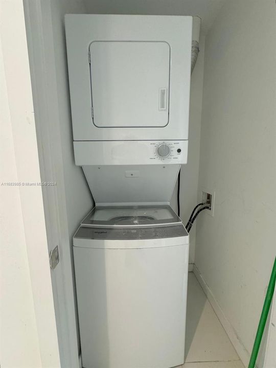 Recently Rented: $4,000 (2 beds, 2 baths, 1009 Square Feet)