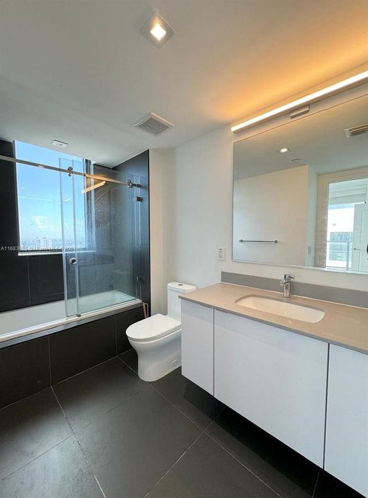 Recently Rented: $4,000 (2 beds, 2 baths, 1009 Square Feet)