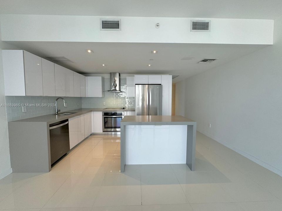 Recently Rented: $4,000 (2 beds, 2 baths, 1009 Square Feet)