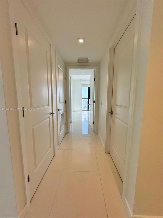 Recently Rented: $4,000 (2 beds, 2 baths, 1009 Square Feet)