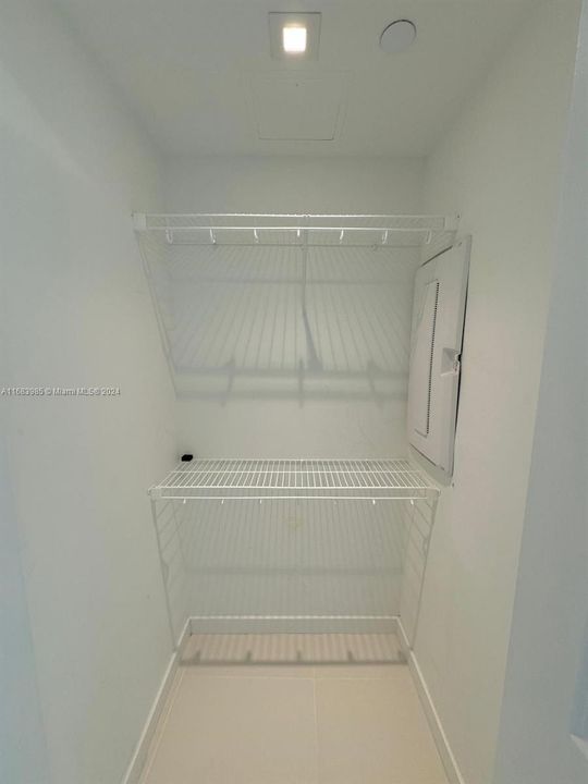 Recently Rented: $4,000 (2 beds, 2 baths, 1009 Square Feet)