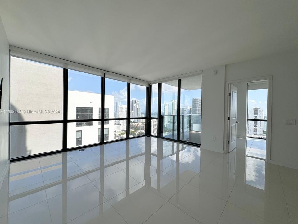 Recently Rented: $4,000 (2 beds, 2 baths, 1009 Square Feet)