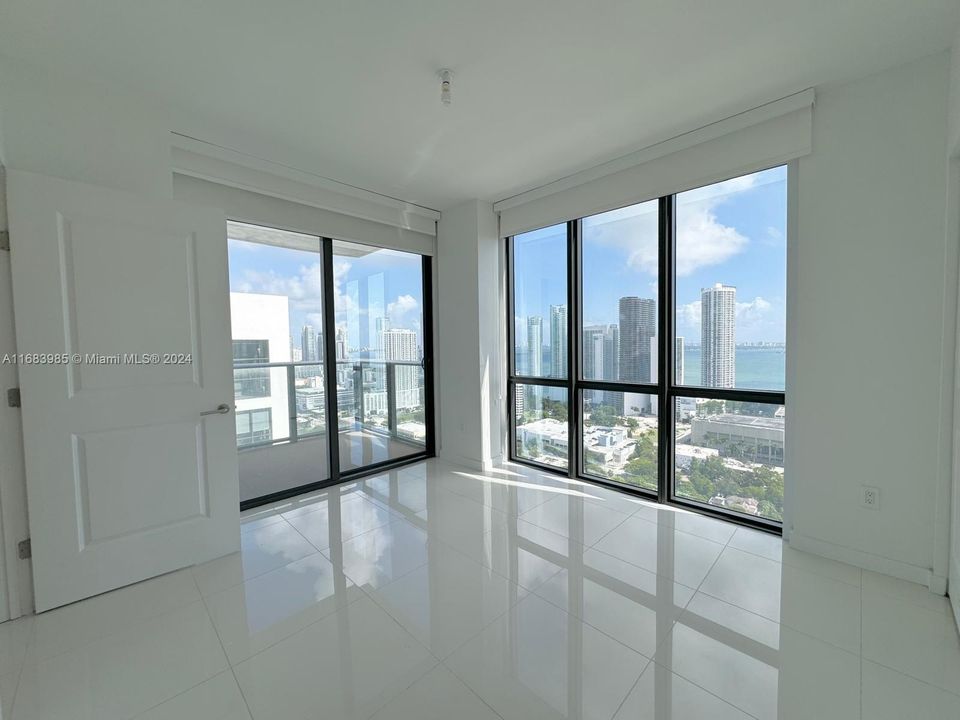 Recently Rented: $4,000 (2 beds, 2 baths, 1009 Square Feet)