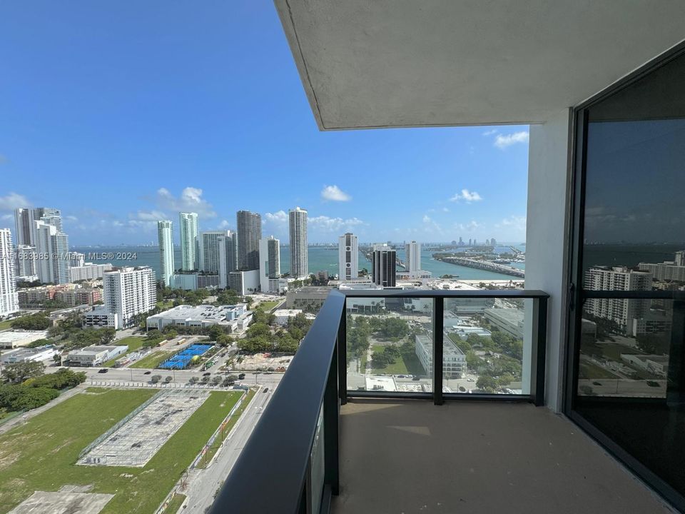 Recently Rented: $4,000 (2 beds, 2 baths, 1009 Square Feet)