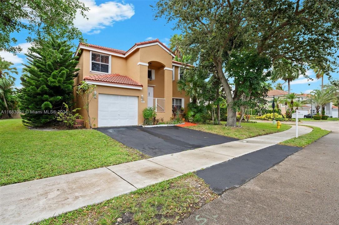 For Sale: $649,000 (3 beds, 2 baths, 1702 Square Feet)