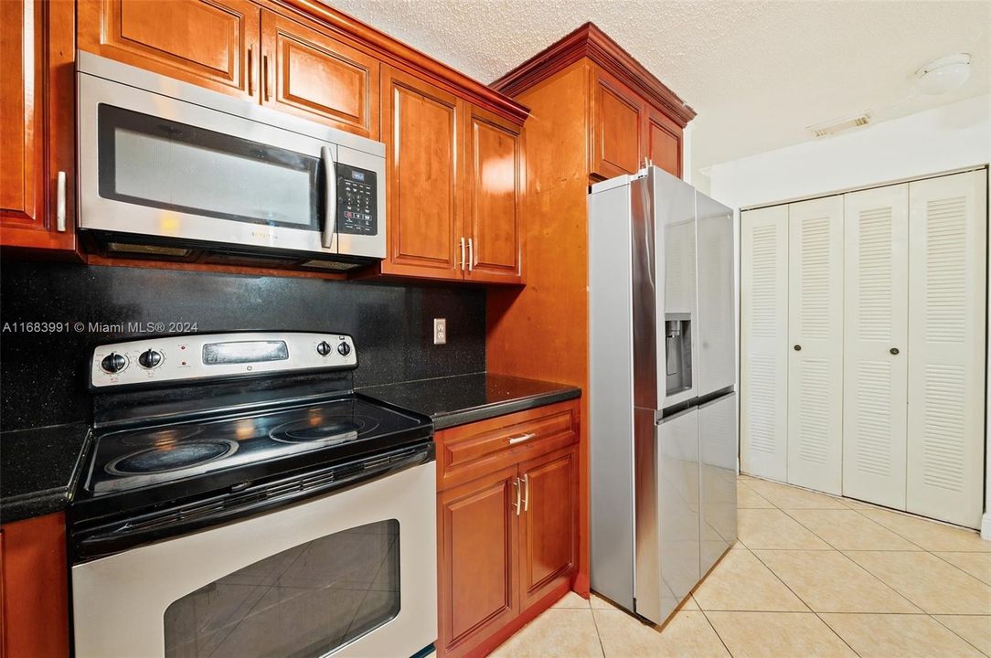 For Sale: $649,000 (3 beds, 2 baths, 1702 Square Feet)