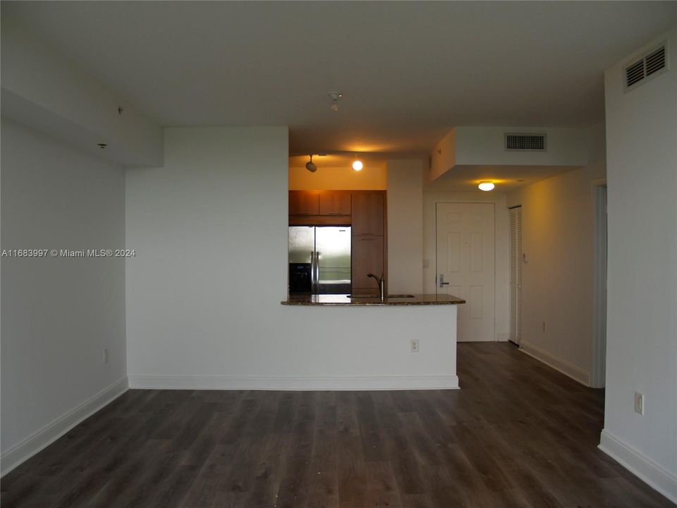 For Rent: $2,150 (1 beds, 1 baths, 783 Square Feet)