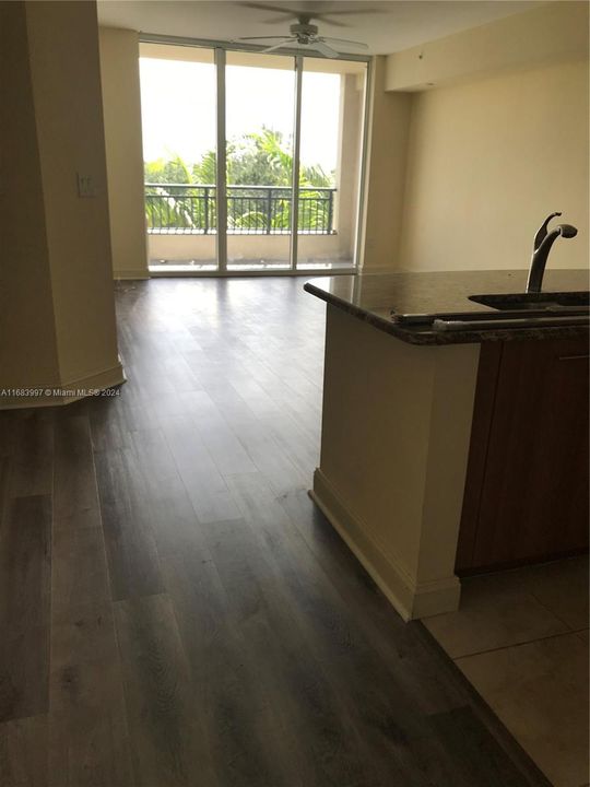 For Rent: $2,150 (1 beds, 1 baths, 783 Square Feet)