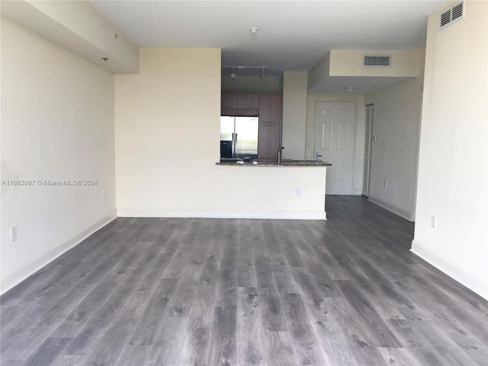 For Rent: $2,150 (1 beds, 1 baths, 783 Square Feet)